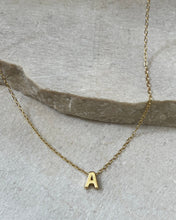 Cargar imagen en el visor de la galería, Initials Necklace Dorado
