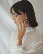 Cargar imagen en el visor de la galería, Delfina Earrings
