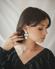 Cargar imagen en el visor de la galería, Elisa Earrings
