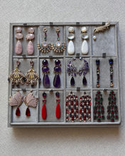 Cargar imagen en el visor de la galería, Purple earrings
