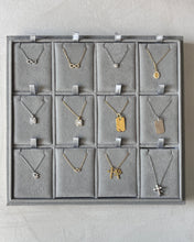 Cargar imagen en el visor de la galería, Square Necklace

