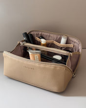 Cargar imagen en el visor de la galería, Cosmetic Bags
