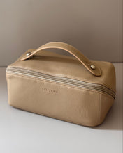 Cargar imagen en el visor de la galería, Cosmetic Bags
