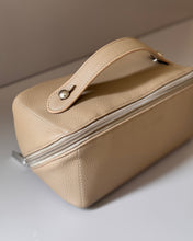 Cargar imagen en el visor de la galería, Cosmetic Bags
