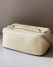 Cargar imagen en el visor de la galería, Cosmetic Bags
