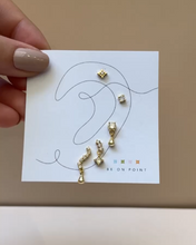 Cargar imagen en el visor de la galería, Circon Multiple Colors Mini Earrings (Unidad)
