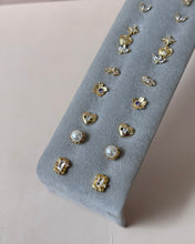 Cargar imagen en el visor de la galería, Pearl Earrings

