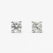Cargar imagen en el visor de la galería, White Sapphire Earrings
