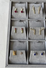 Cargar y reproducir el video en el visor de la galería, Kelly Earrings
