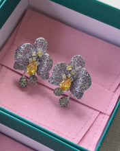 Cargar y reproducir el video en el visor de la galería, Asha Earrings
