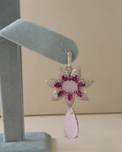 Cargar y reproducir el video en el visor de la galería, Noor Earrings
