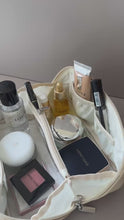 Cargar y reproducir el video en el visor de la galería, Cosmetic Bags

